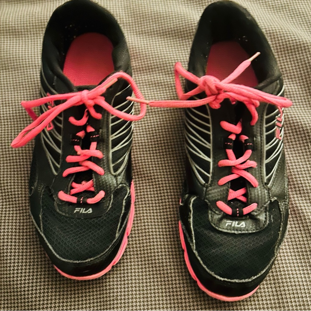 Fila Black and Hot Pink Running Shoe Size 8.5. In great shape!